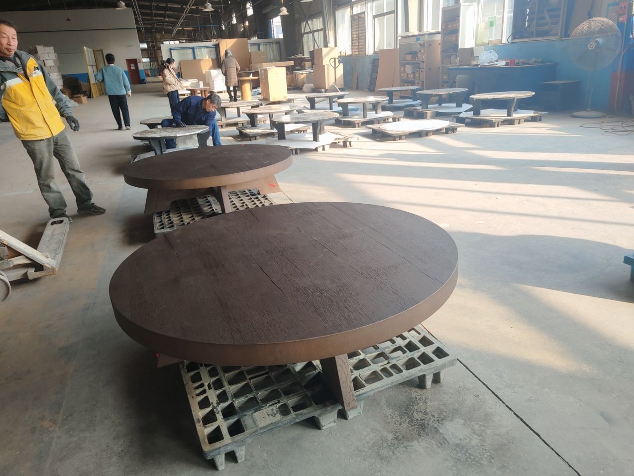 Premium Solid Wood Rustic Round Coffee Table (Wholesale & Custom)